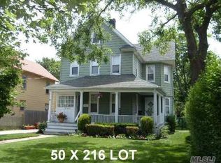 39 Raynor St, Freeport, NY 11520