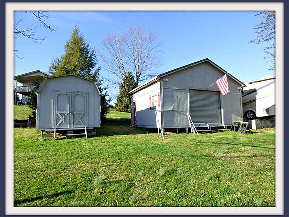 4th image of 1745 Circle Lake Dr