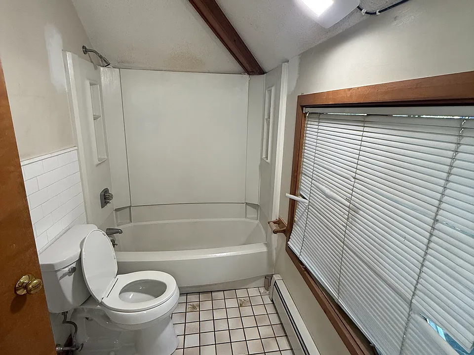 28 Quaker Ln S #2