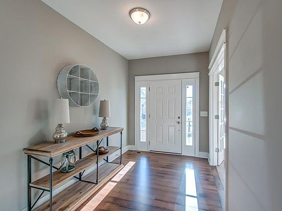 3rd image of 2113 Ravenscourt Dr