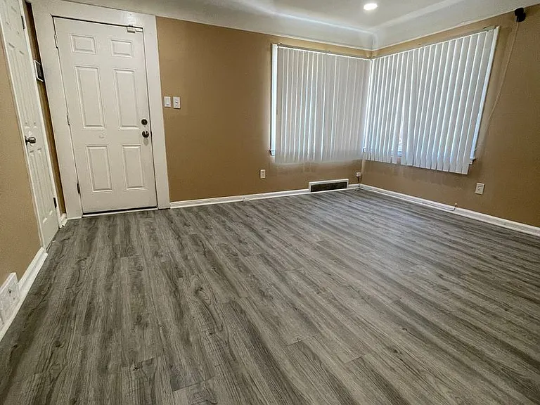 15663 Carlisle St — Photo 12