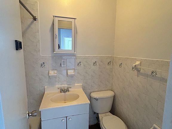 5th image of 802 Rogers Ave APT 4