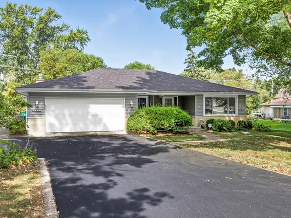 22W180 W Woodview Dr, Medinah, IL 60157