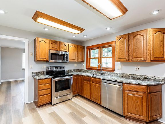 4th image of 2944 N Bend Rd