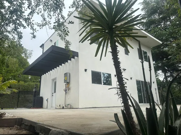 22823 Crespi St, Woodland Hills, CA 91364