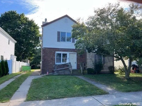 13 Totten Street, Bethpage, NY 11714