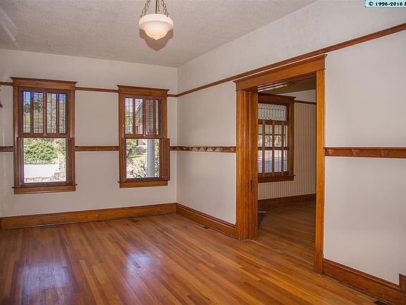 5th image of 615 W 6th St