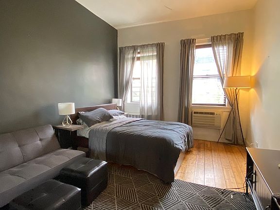 3rd image of 340 W 48th St #4D