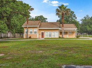 19 Poplar Cir, Gulfport, MS 39507