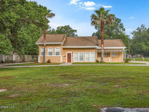 19 Poplar Cir, Gulfport, MS 39507
