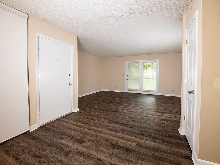 Willow Run Apartments — Photo 20