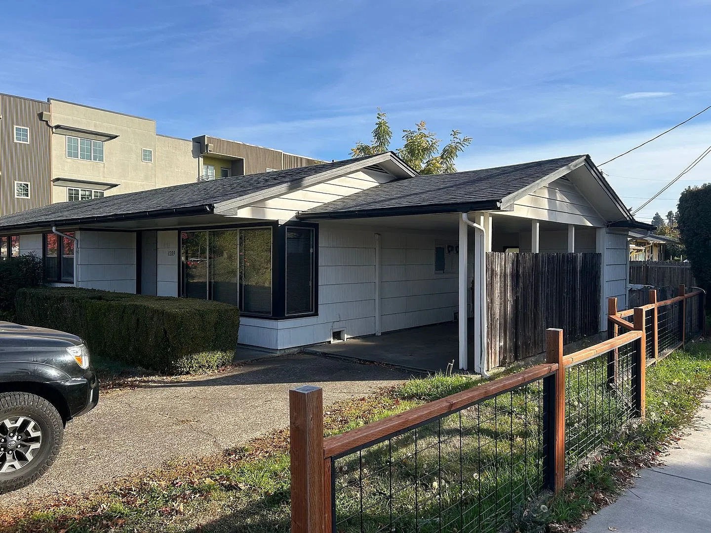 1 bedroom 1 bathroom duplex with carport! — Photo 2