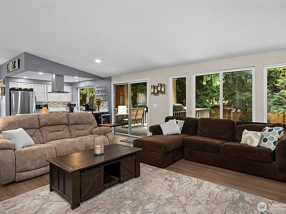 4th image of 26704 NE Comegys Street