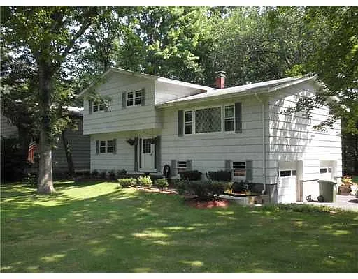 2 Adelaide Ln photo 1