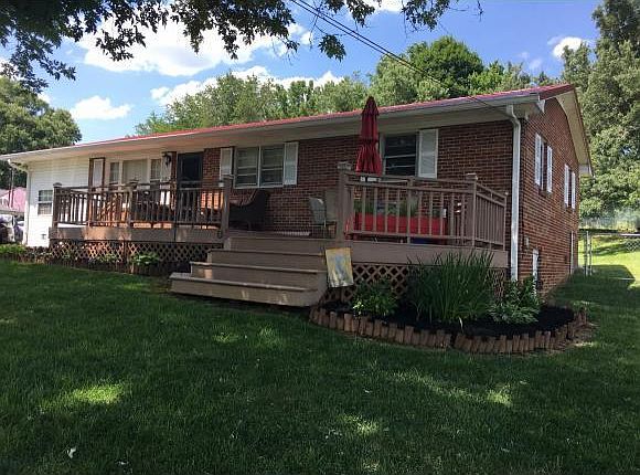1st image of 1423 Stoneybrook Dr