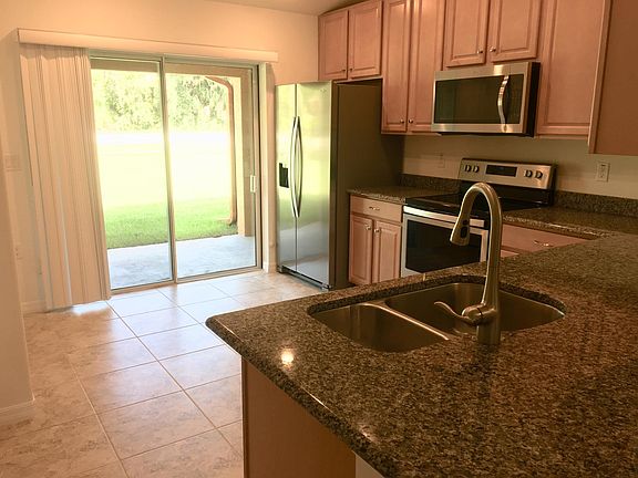 5th image of 74 Coral Reef Ct N