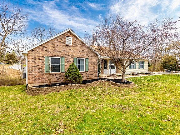3rd image of 898 Beechwood Cir