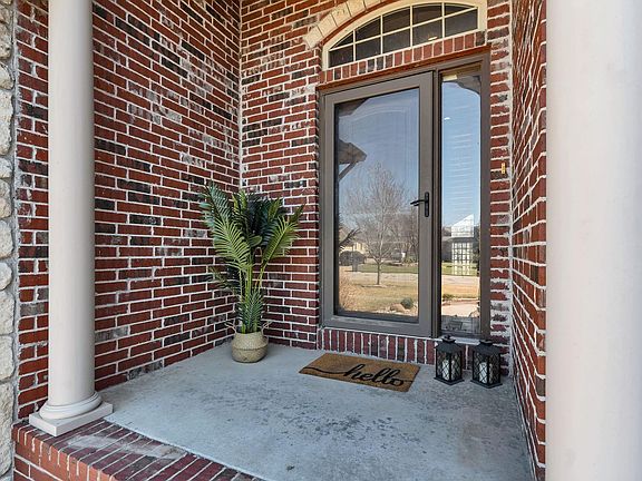 2nd image of 2418 N Springdale Cir