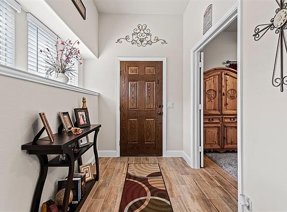 4th image of 529 Willow Ln