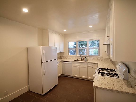 4th image of 1515 N Oxford Ave #B