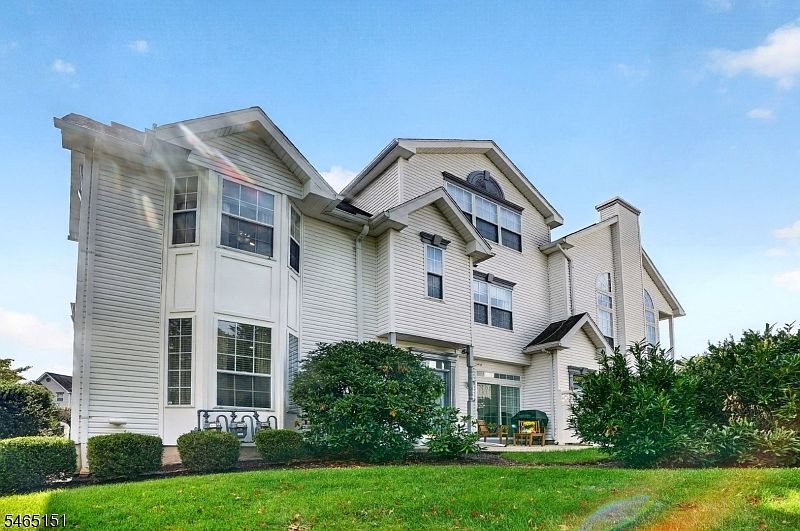 1st image of 45 Hancock Dr