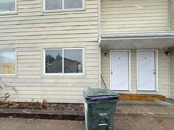 2nd image of 1409 E 12th St #C
