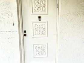 3920 Inverrary Blvd, Lauderhill, FL