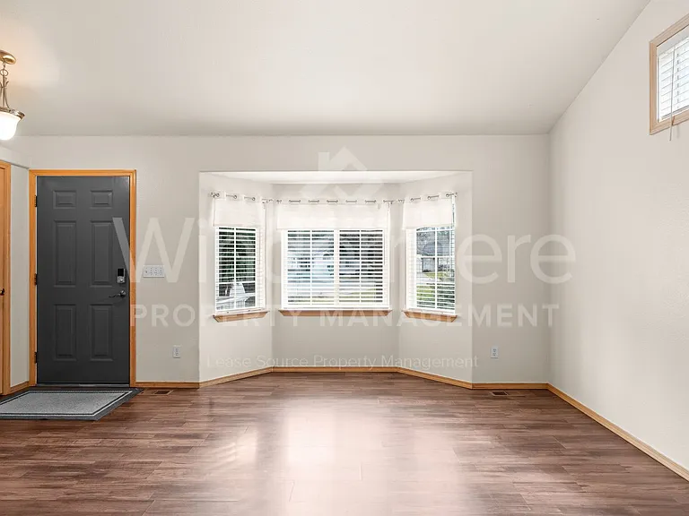 909 E 1st Ave — Photo 5