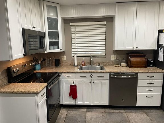 3rd image of 3557 Grandview Ave