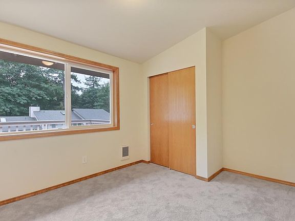 5th image of 13617 86th Ave NW