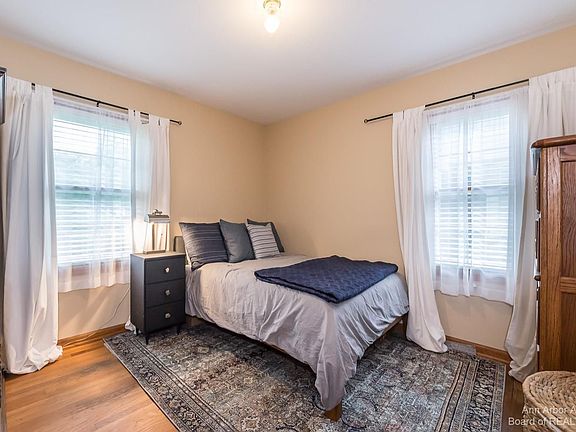 5th image of 1112 Pauline Blvd