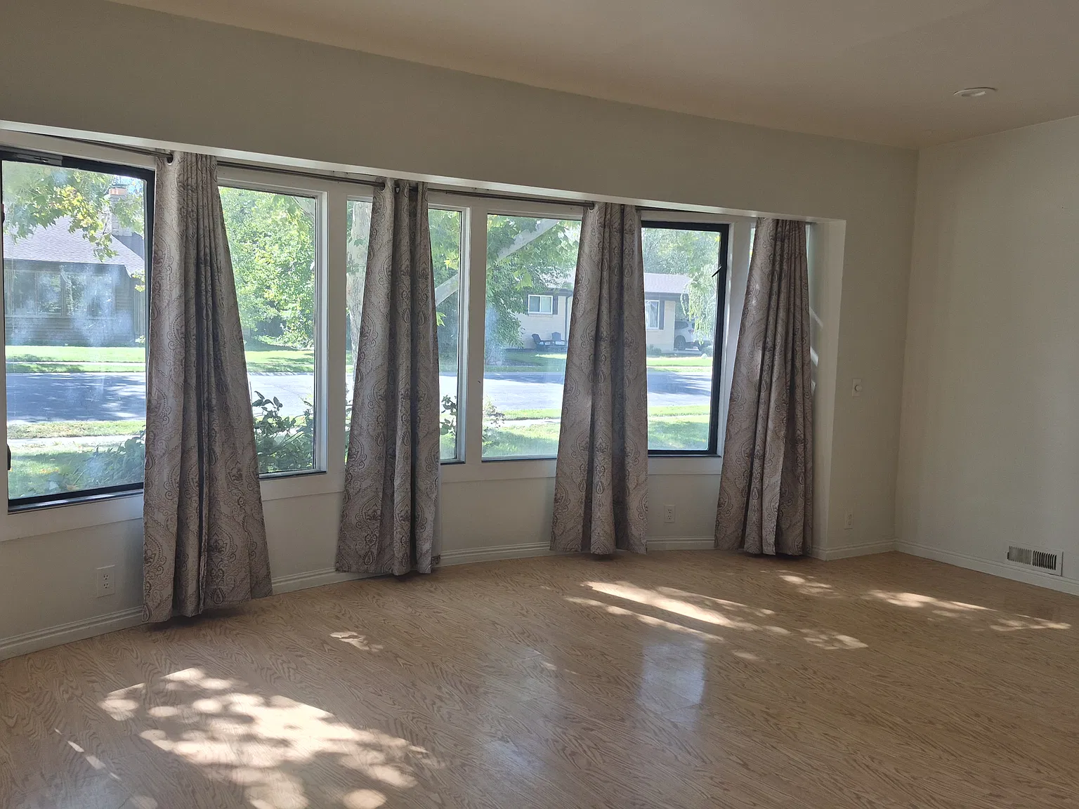 4 bed, 2.5 bath, 2672 sqft, $3,195 — Photo 2