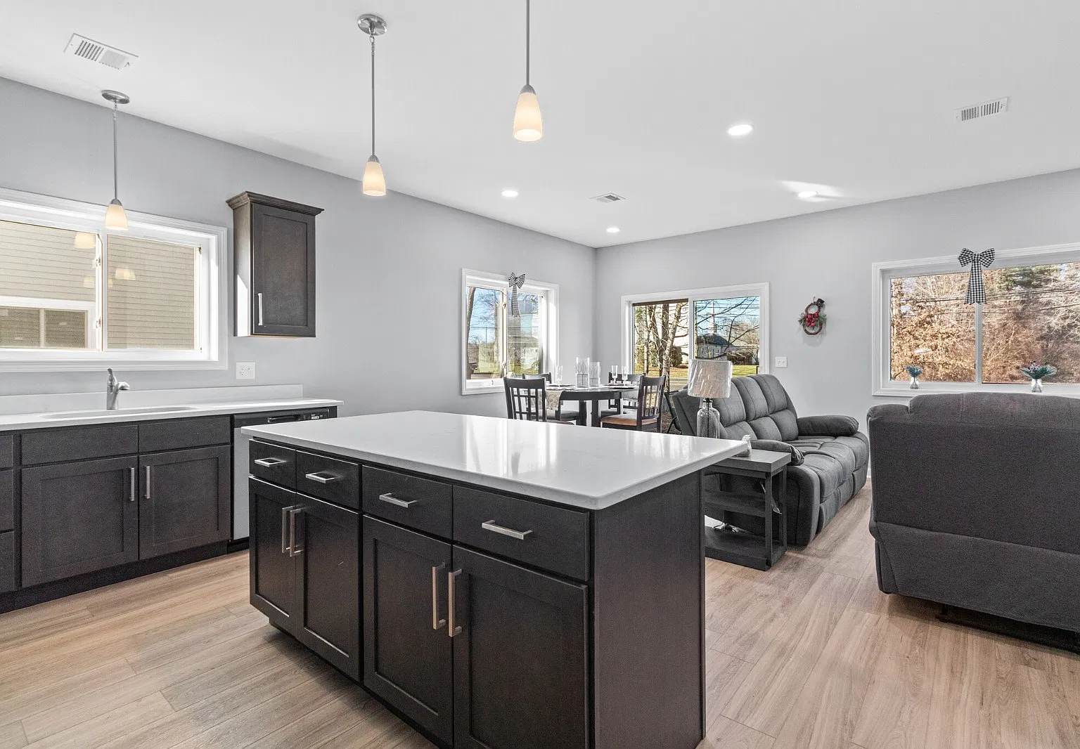 3 bed, 2000 sqft, $2,995 — Photo 1