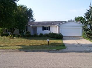 335 Lexington Dr, Saline, MI 48176