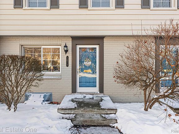 2nd image of 1675 Graefield Rd