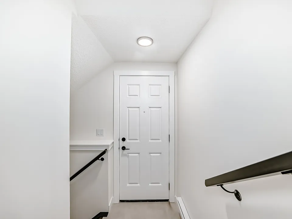 208 Annette Vlg NW #BASEMENT