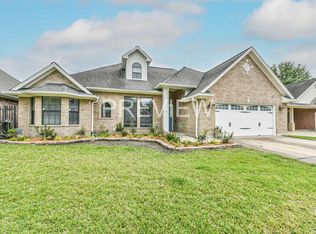 203 Friends Knoll Ln, Friendswood, TX 77546