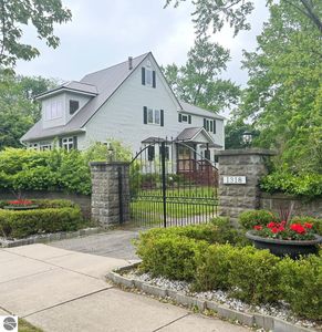1318 E Broadway St, Mount Pleasant, MI, 48858