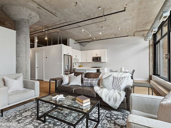 4th image of 1516 S Wabash Ave #605