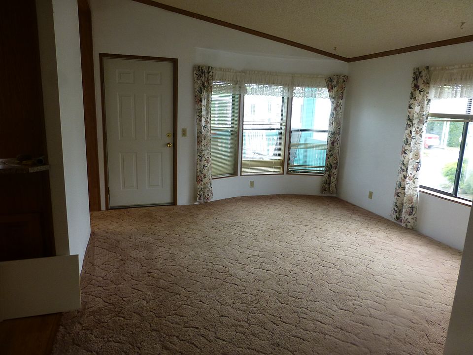 1st image of 16600 25th Ave NE Unit 148