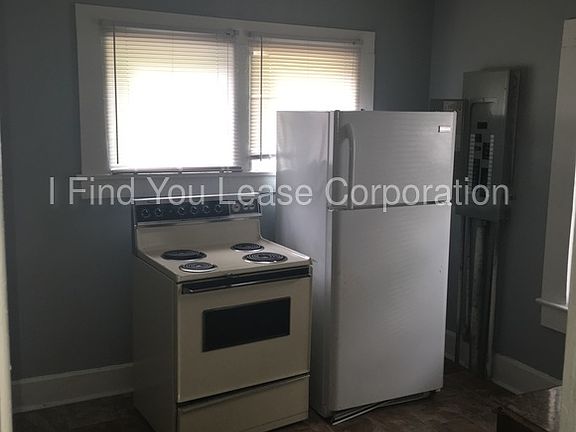 4th image of 1032 N Sheffield Ave