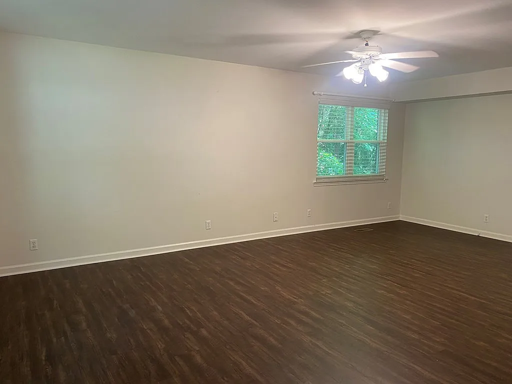 2 bed, 1320 sqft, $1,350 — Photo 3