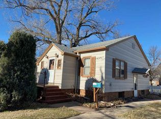 611 E 2nd St, Hastings, NE 68901