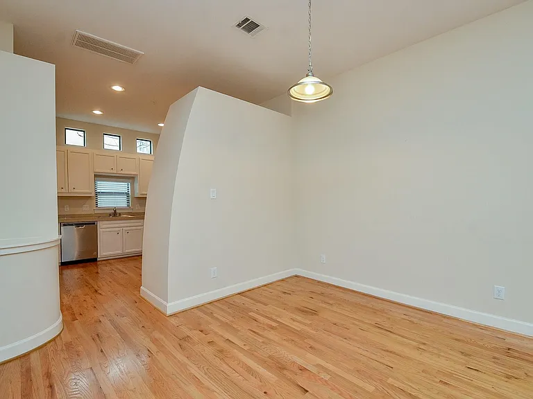 11315 S Main St #301 — Photo 6