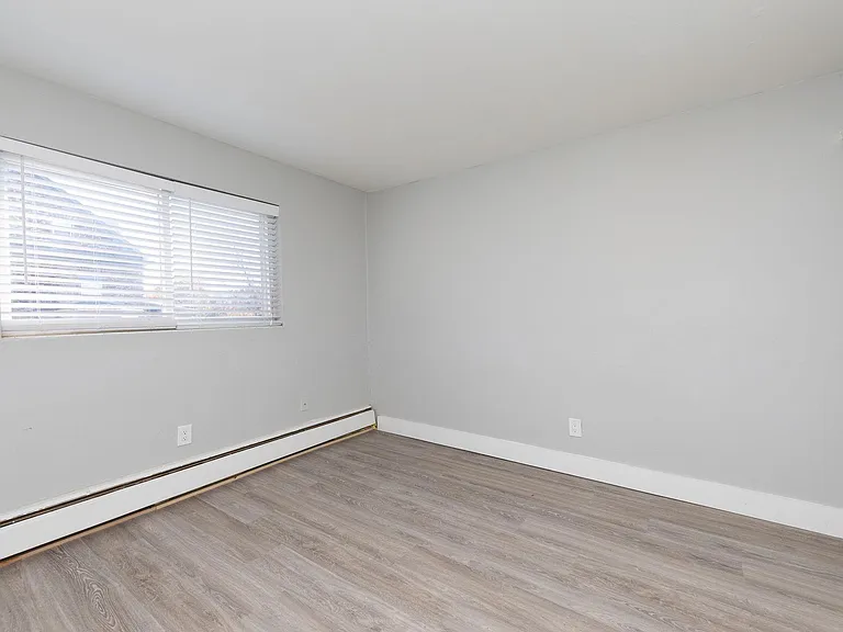 Wayne Court Apartments — Photo 9