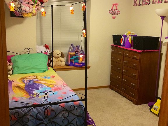 5th image of 105 Blossom Ln