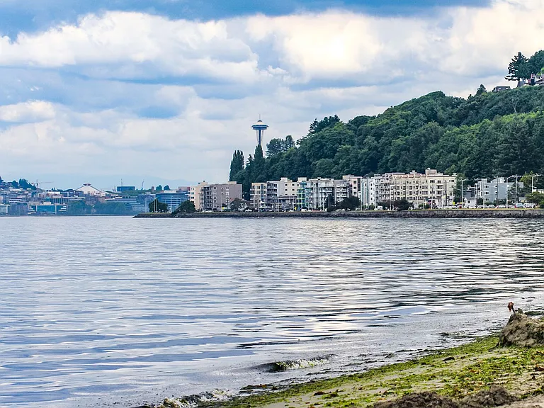Alki 12 Apartments are located just blocks from Alki Beach. — Photo 15