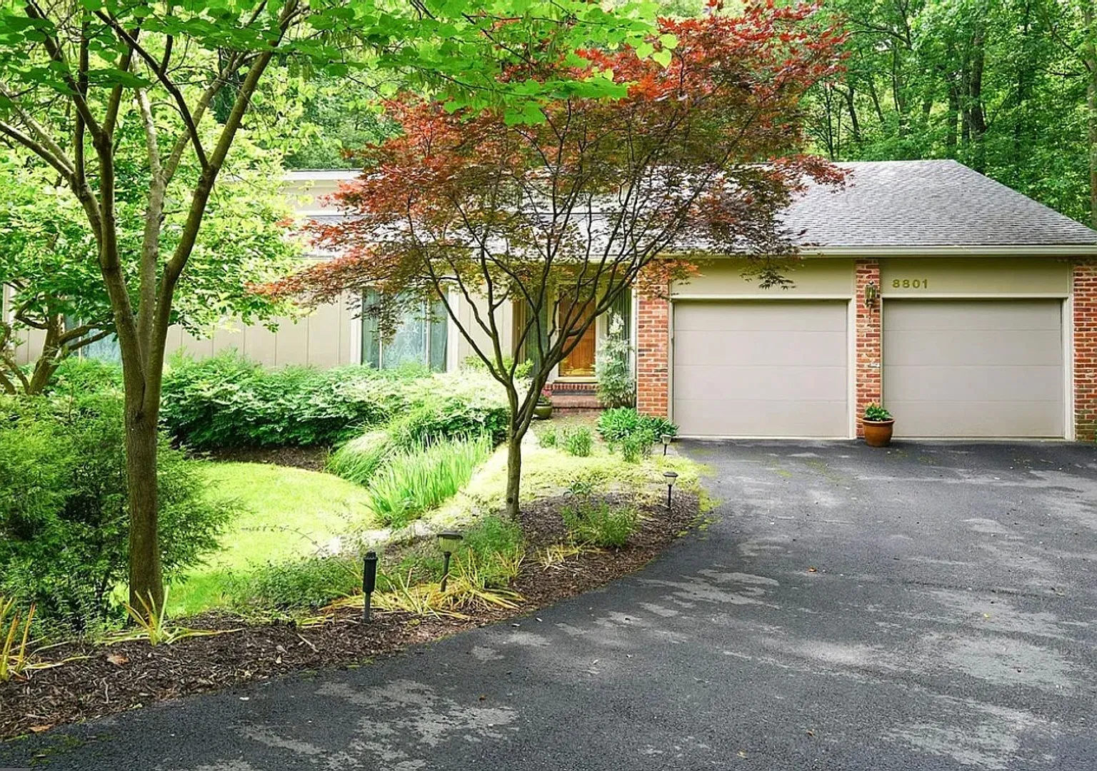 Spacious 5BR House in Potomac — Photo 1