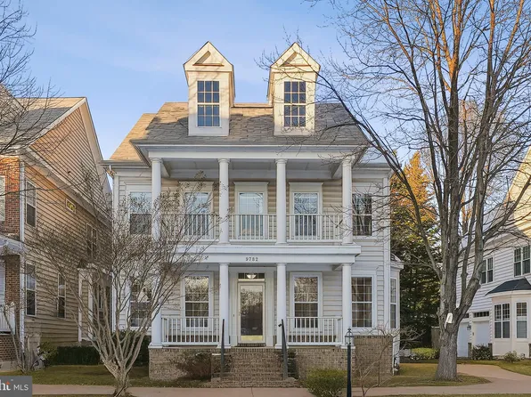 9782 Maple Trace Cir, Fairfax, VA 22032