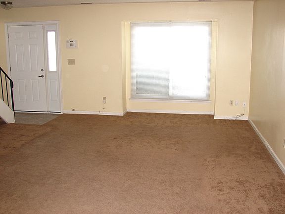 4th image of 3530 Woodburne Dr